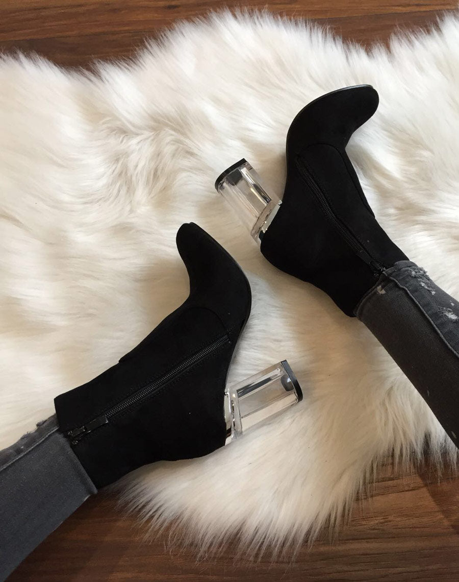 Bottines noires suédine à talons transparents