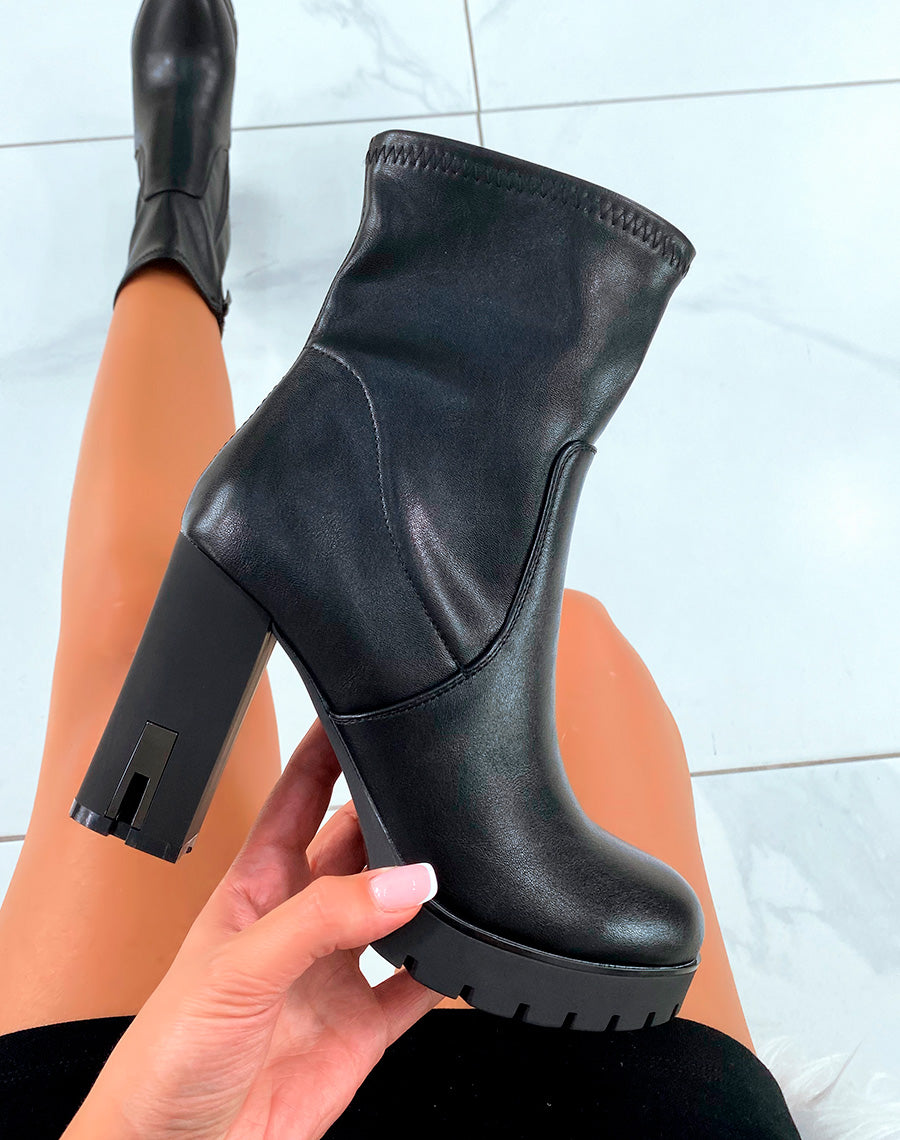 Bottines noires à talon à détail incrusté