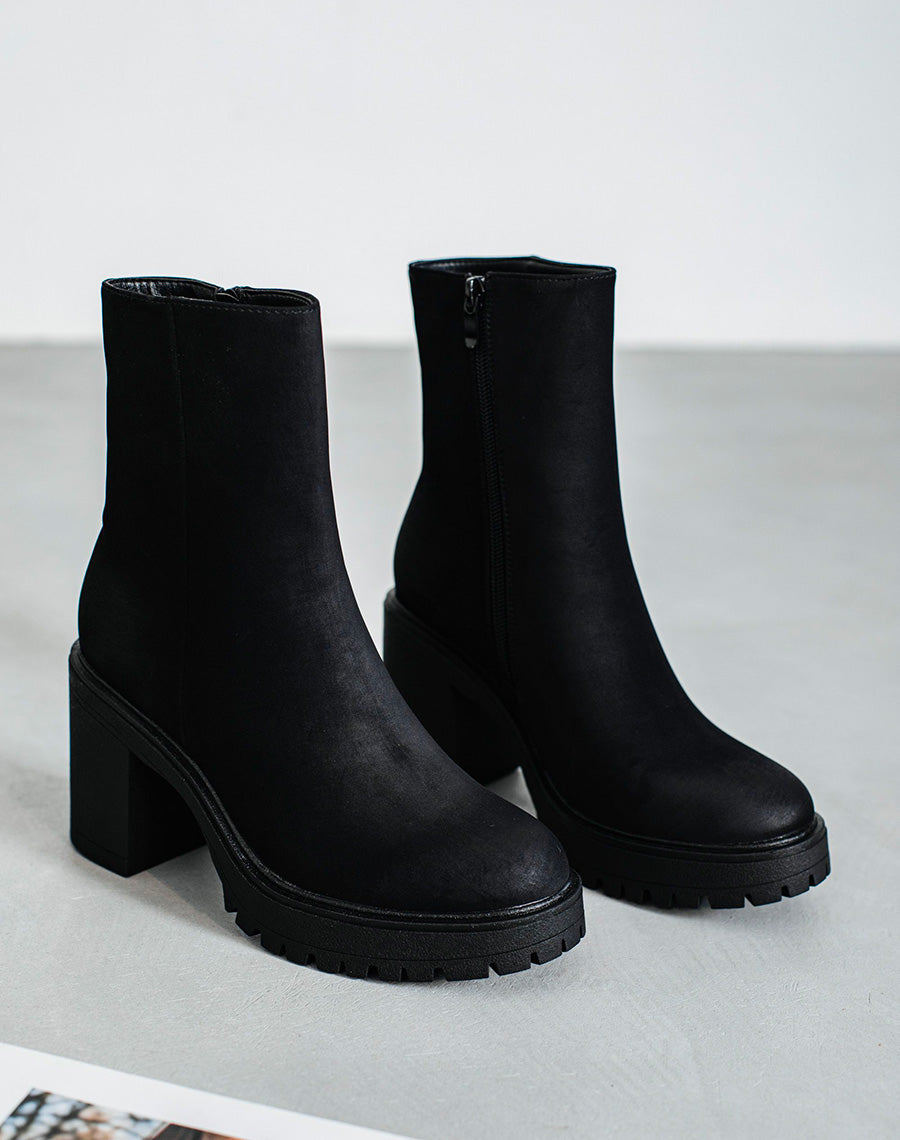 Bottines noires à talon effet daim