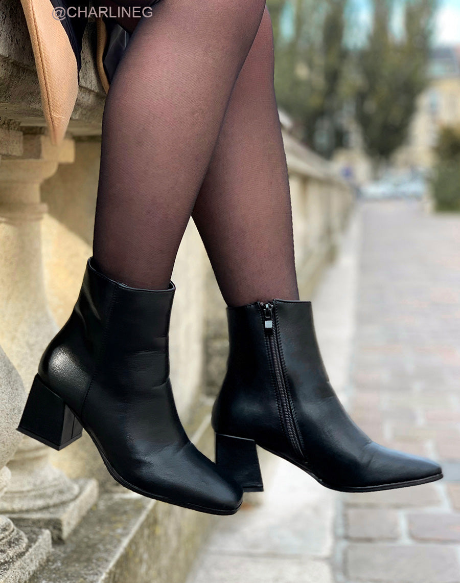 Bottines noires à talon et bout carrés