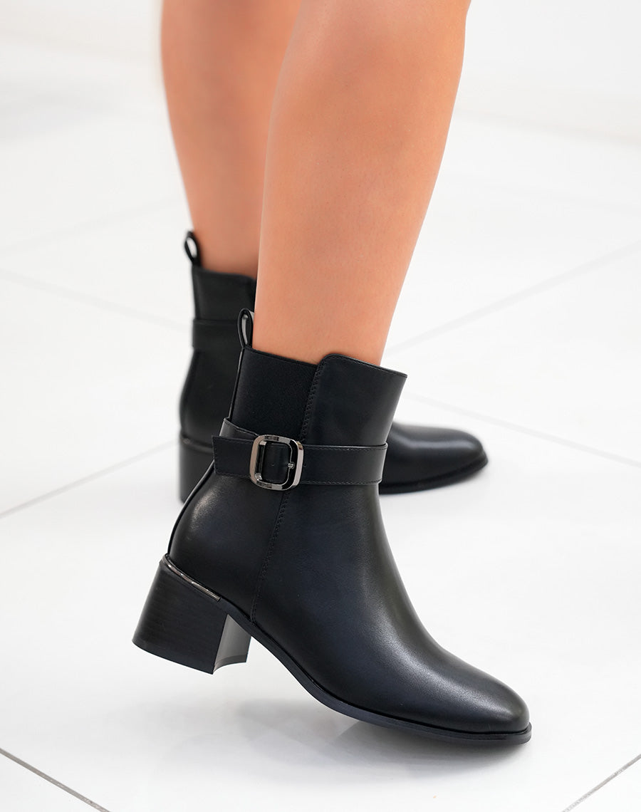 Bottines Noires à Talon et Sangle Argentée