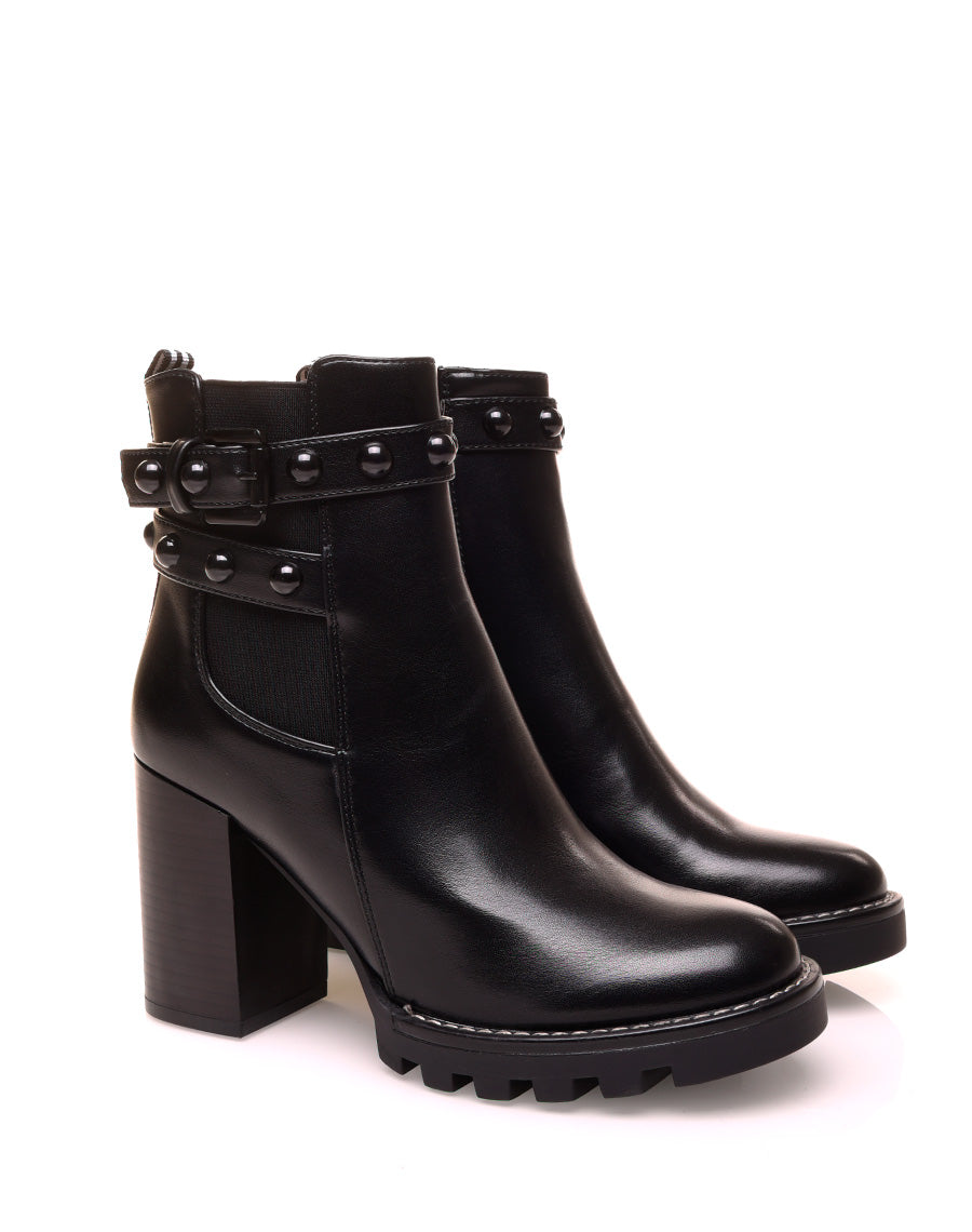 Bottines noires à talon haut à lanière clouté