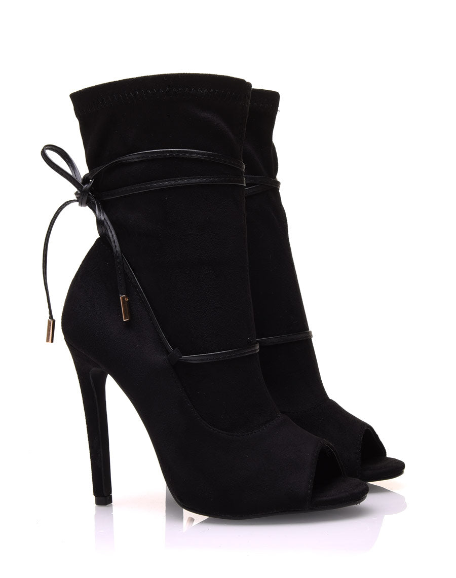 Bottines noires à talons aiguilles