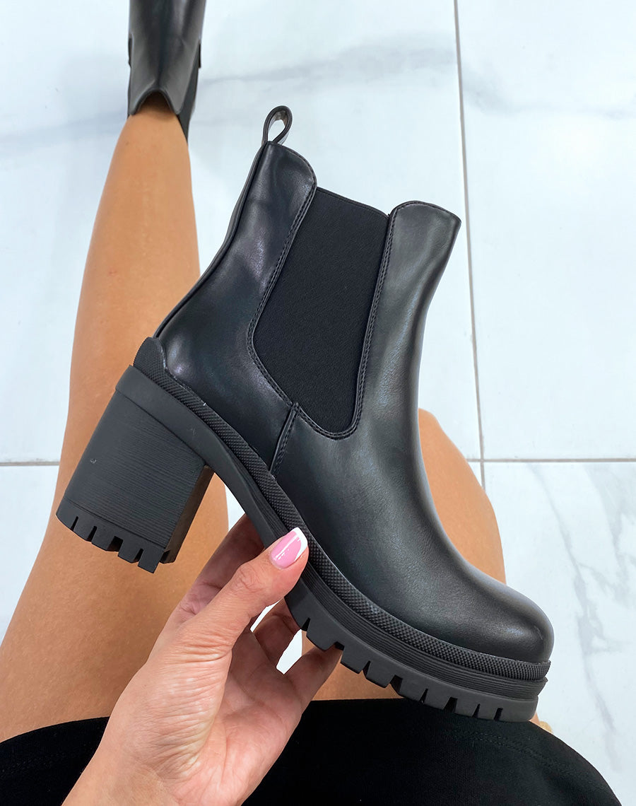 Bottines noires à talons bas à semelle cranté