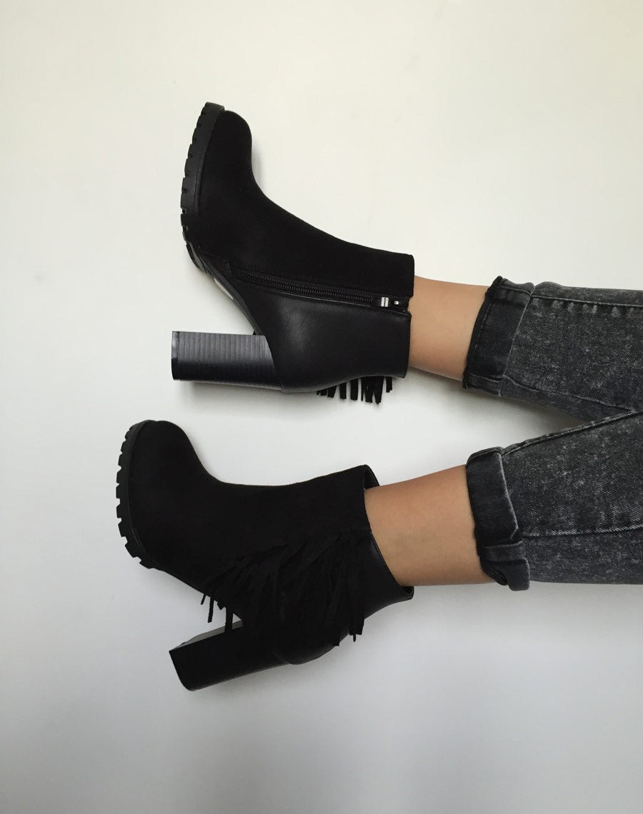 Bottines noires à talons bi-matière avec franges latérales