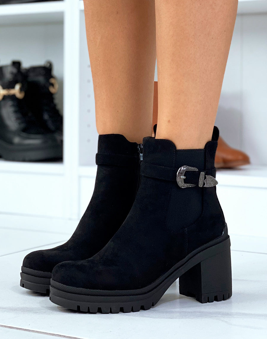 Bottines noires à talons effet daim à élastique et sangle ornée de détails argentés