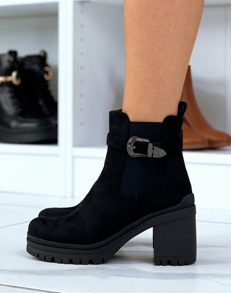 Bottines noires à talons effet daim à élastique et sangle ornée de détails argentés