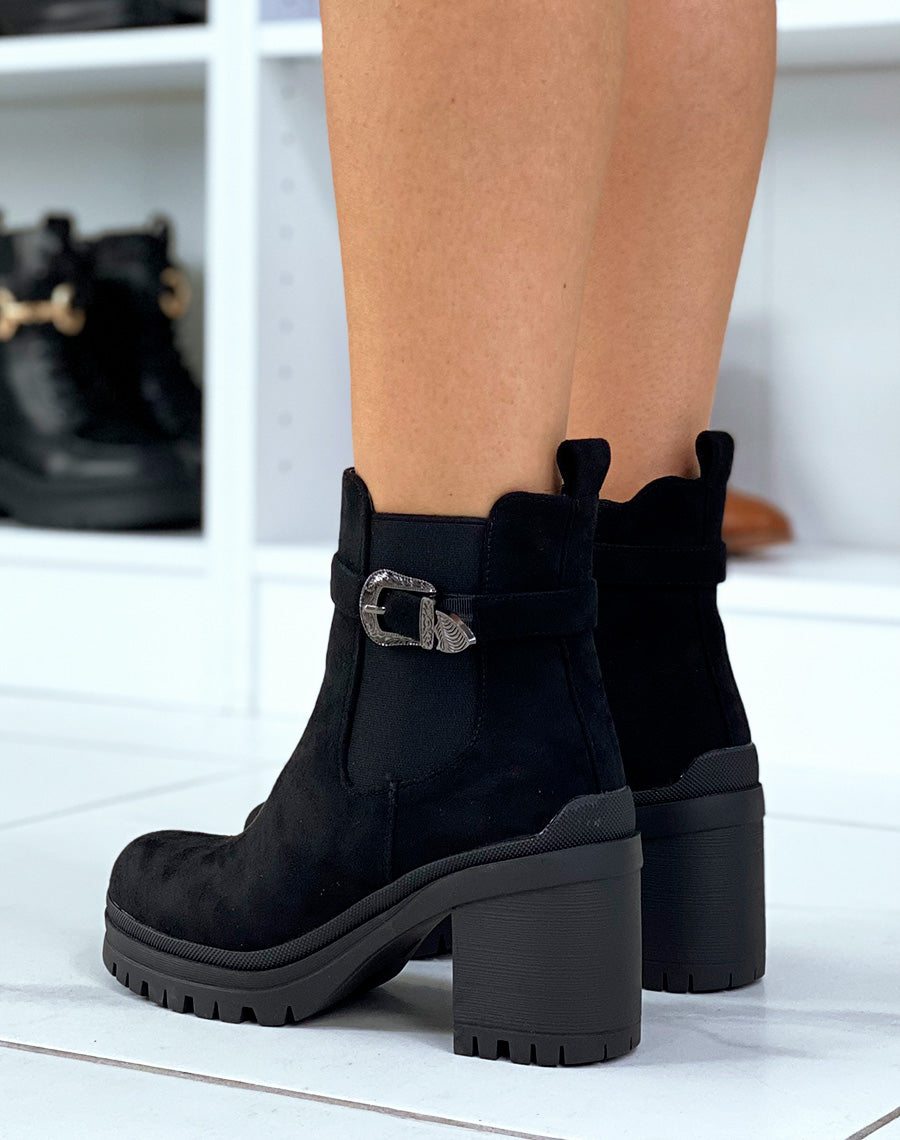 Bottines noires à talons effet daim à élastique et sangle ornée de détails argentés