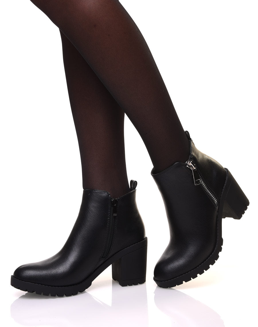 Bottines noires à talons et semelle crantée