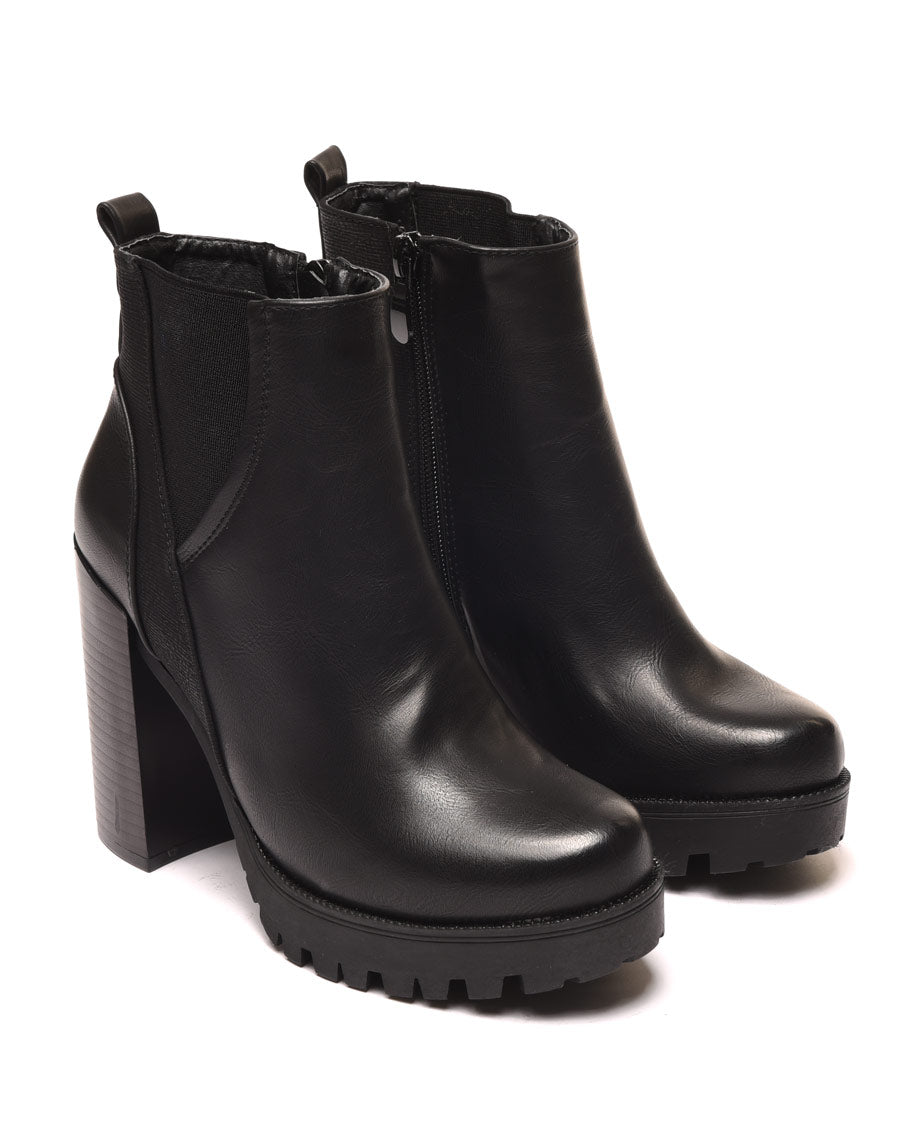 Bottines noires à talons et semelle épaisse