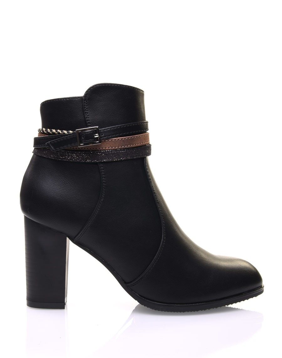 Bottines noires à talons hauts et brides décoratives