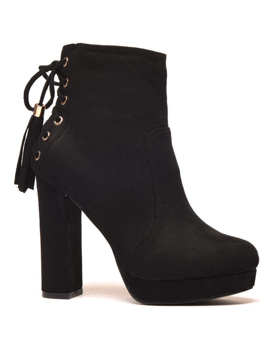 Bottines noires à talons hauts et plateforme