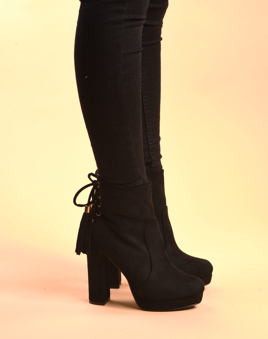 Bottines noires à talons hauts et plateforme