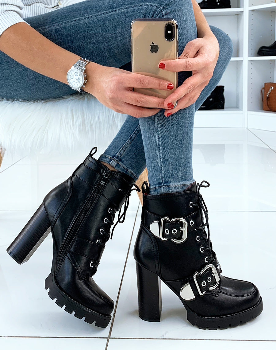 Bottines noires à talons lacées à lanières