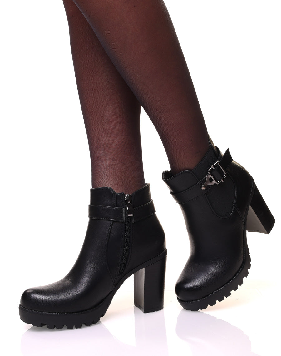 Bottines noires à talons épais à sangles
