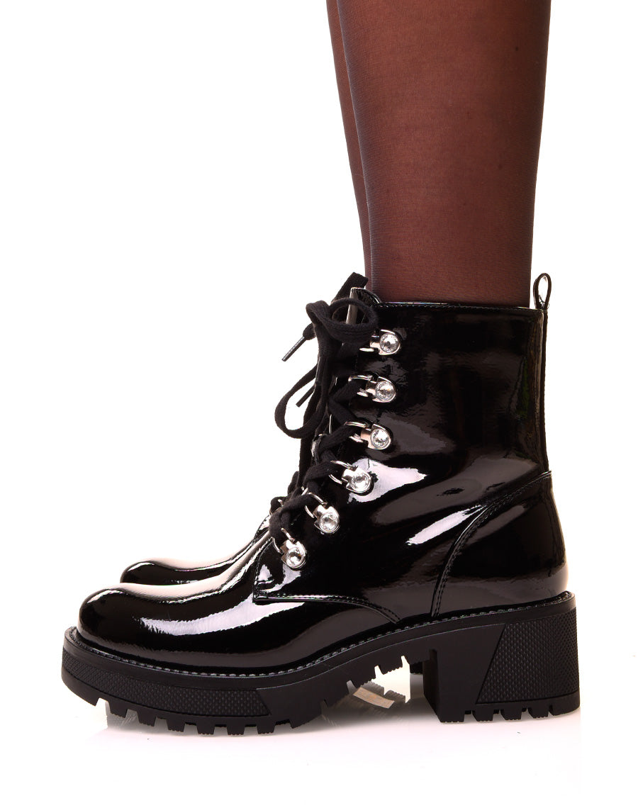 Bottines noires vernies montantes à lacets