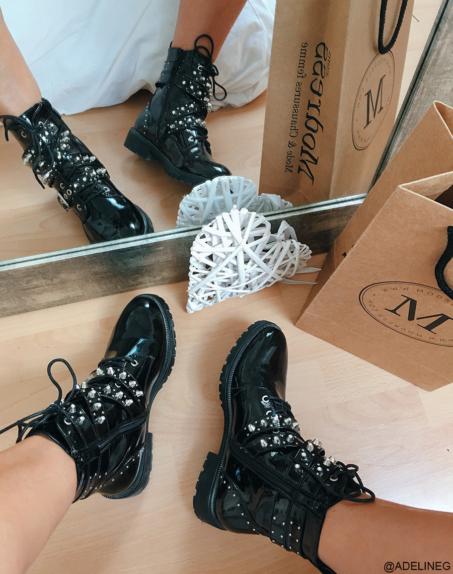 Bottines noires vernies montantes à lacets et multiples brides