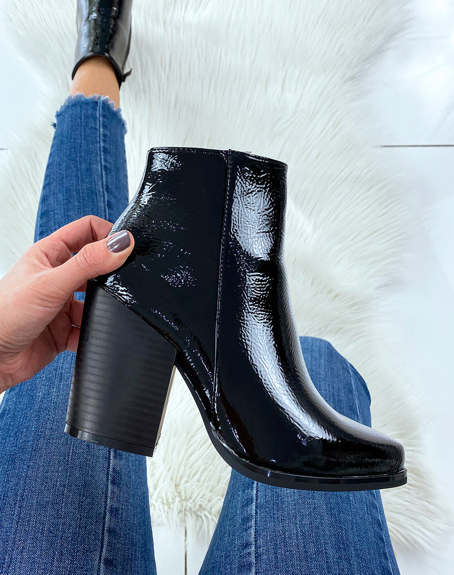 Bottines noires vernies à talons carrés