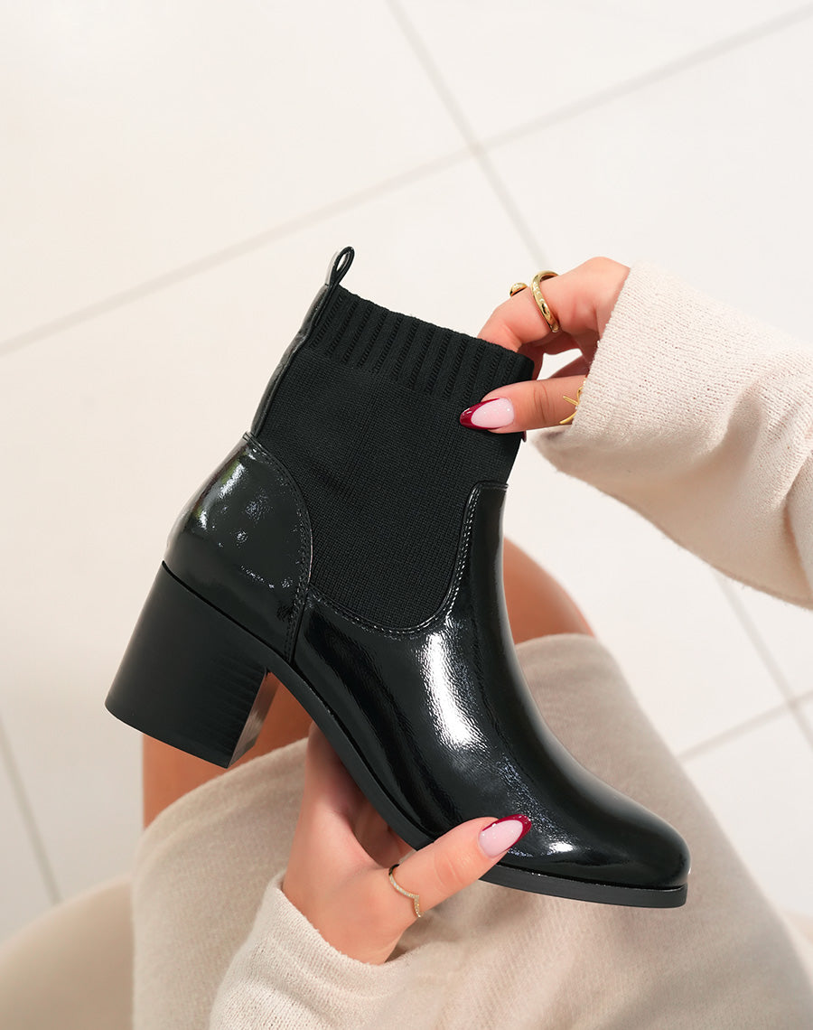 Bottines Noires Vernies à Talons Effet Chaussette - La Fusion de l'Élégance et du Confort Moderne