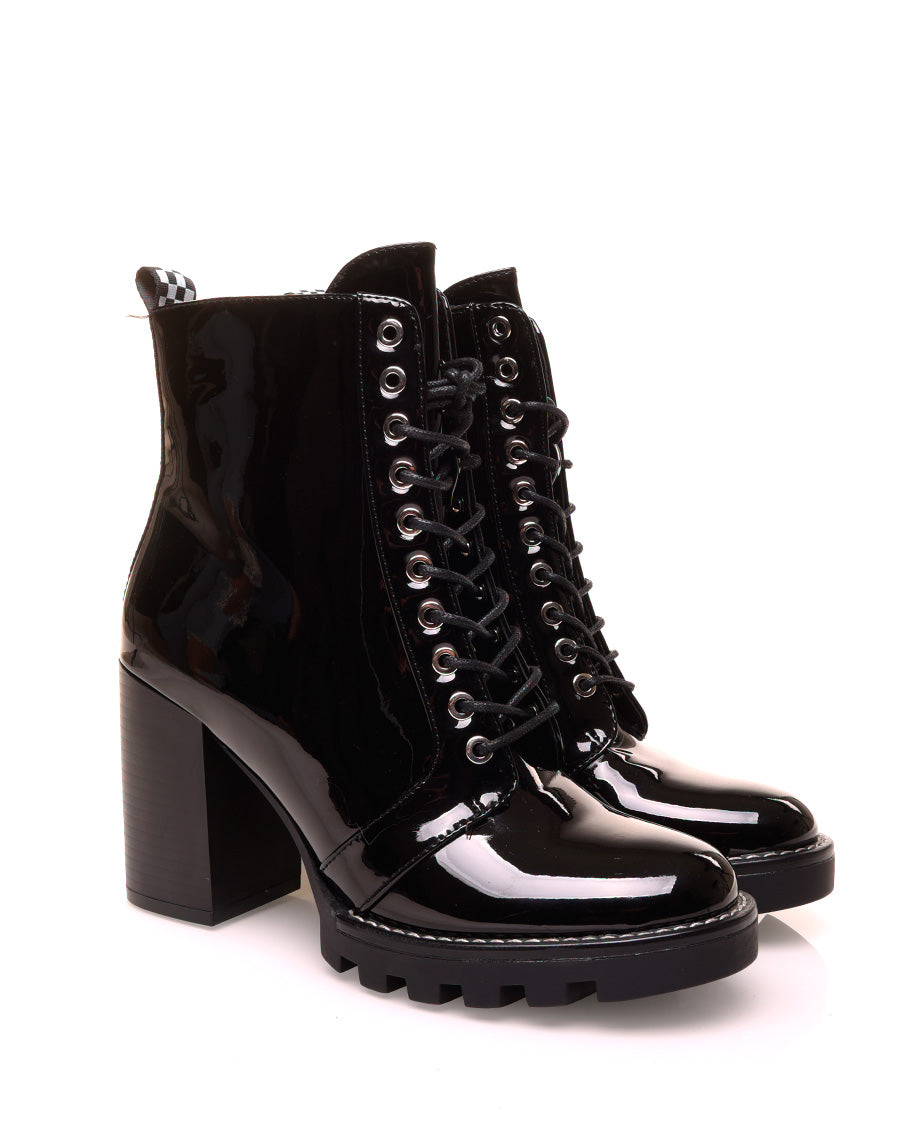 Bottines noires vernies à talons et à lacets