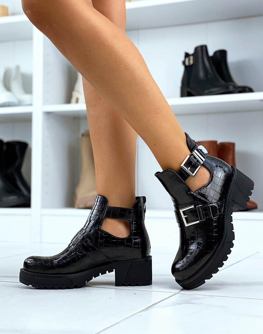 Bottines noires vernis ouvertes effet croco et grosses boucles