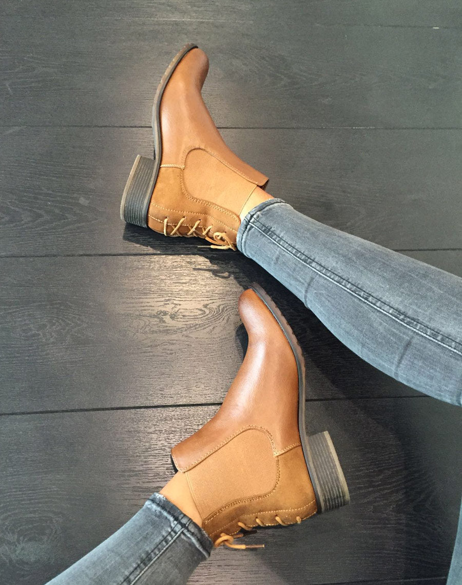 Bottines plates bi matières camel avec lacet décoratif arrière