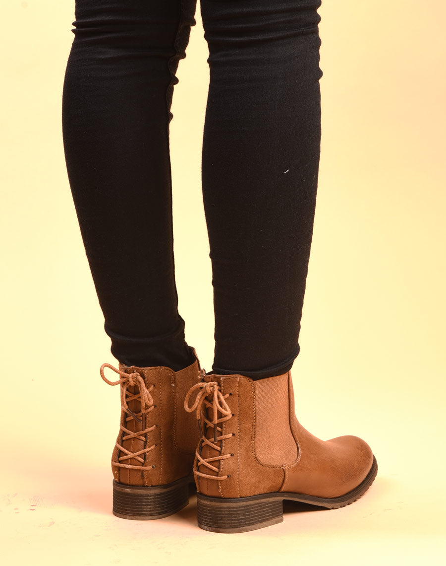 Bottines plates bi matières camel avec lacet décoratif arrière