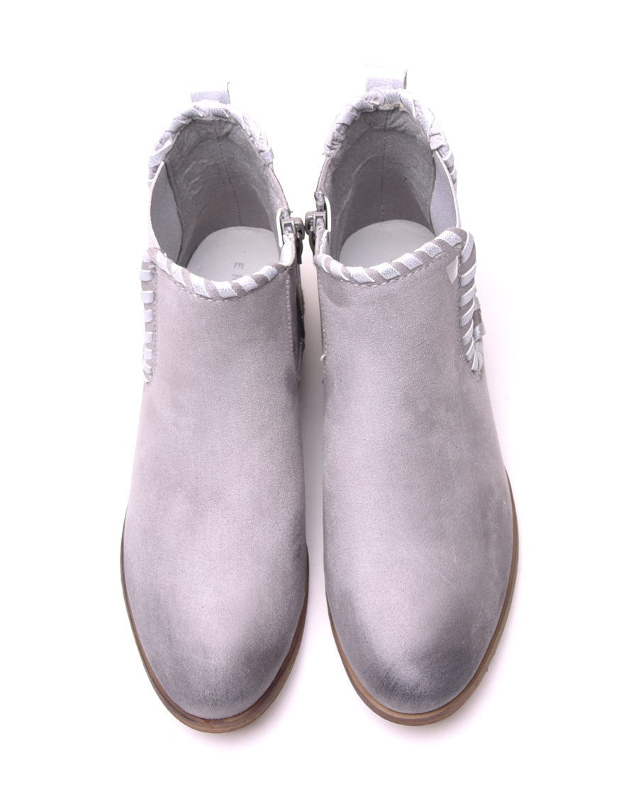Bottines plates gris clair bi matières à détails