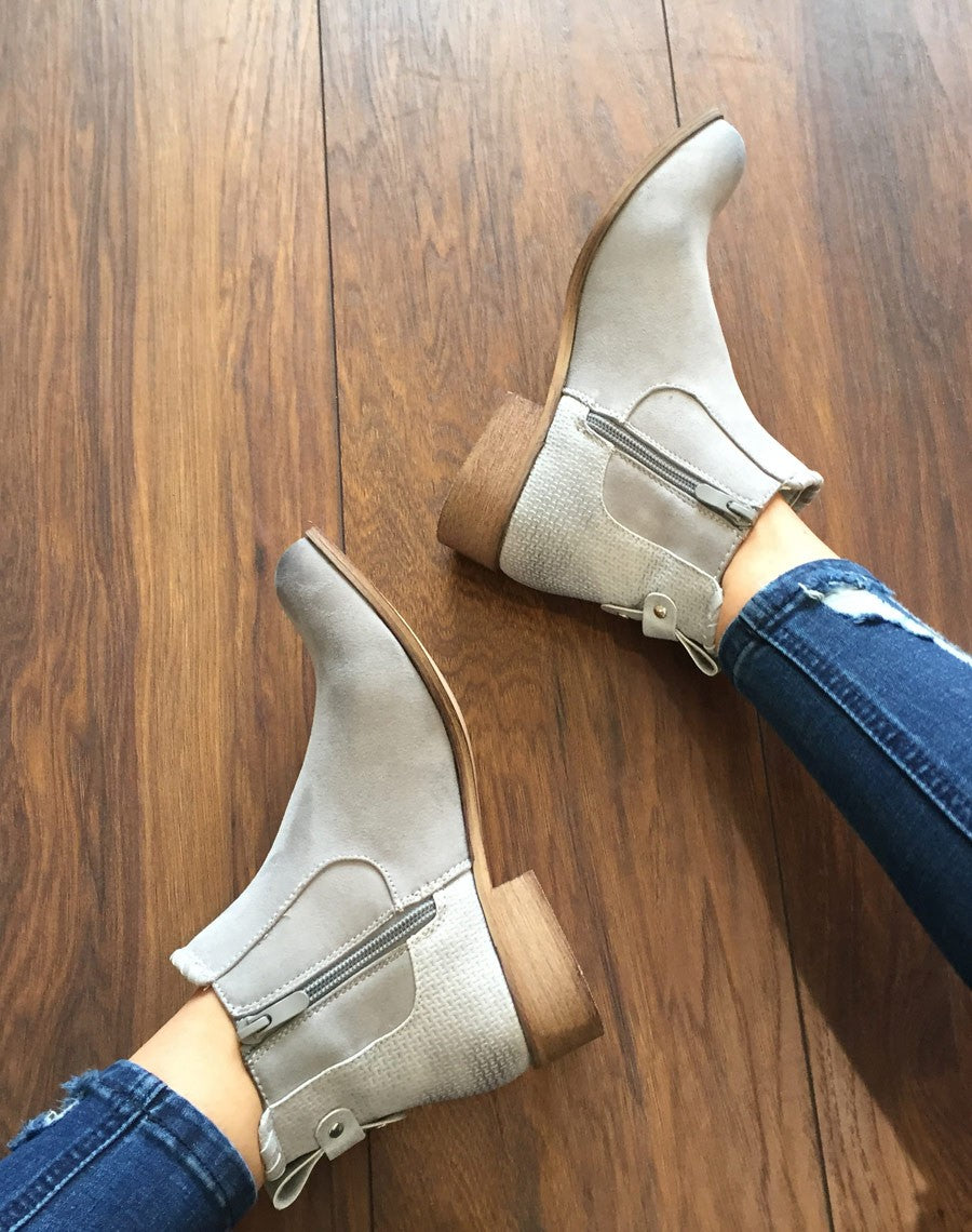 Bottines plates gris clair bi matières à détails