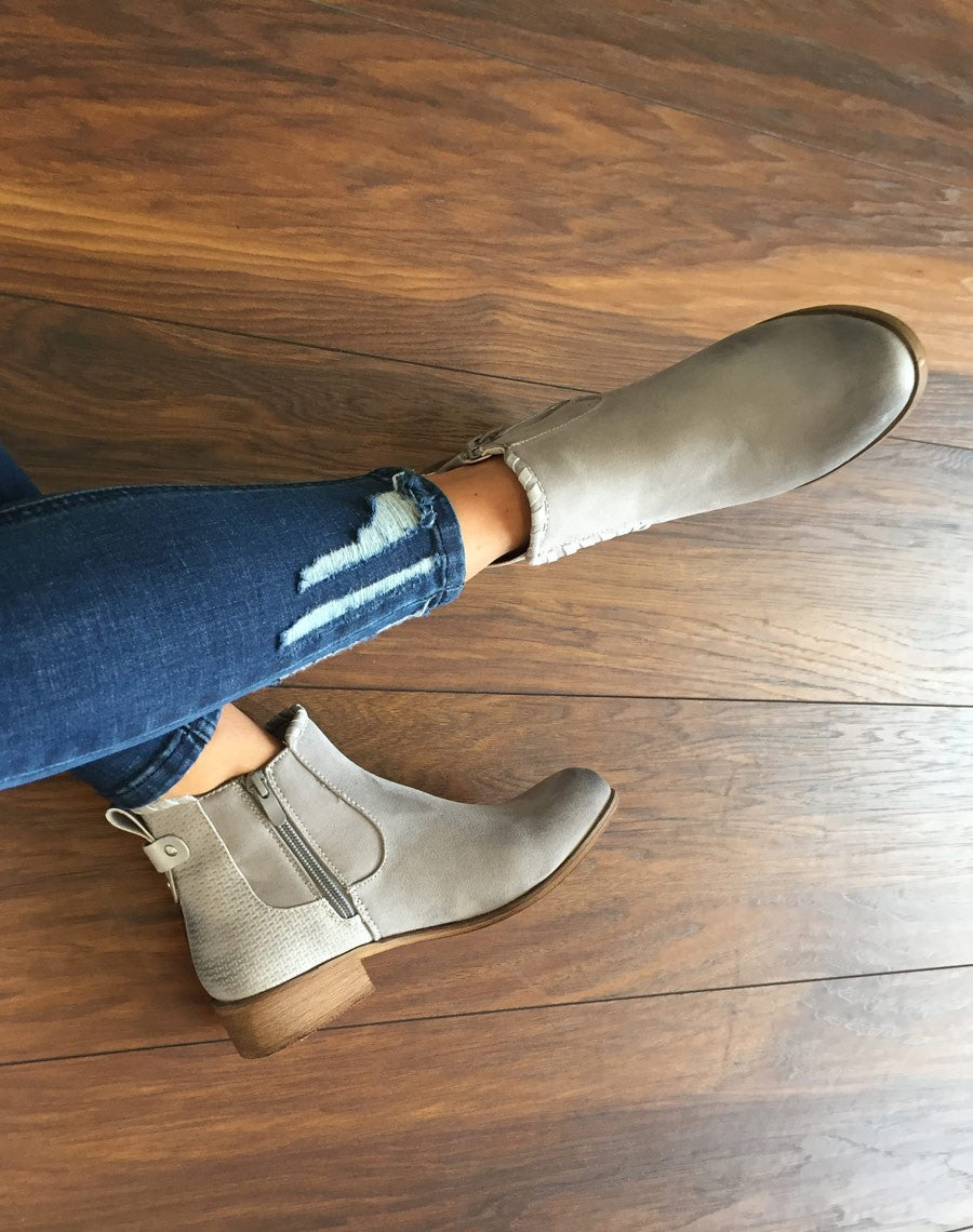 Bottines plates gris clair bi matières à détails