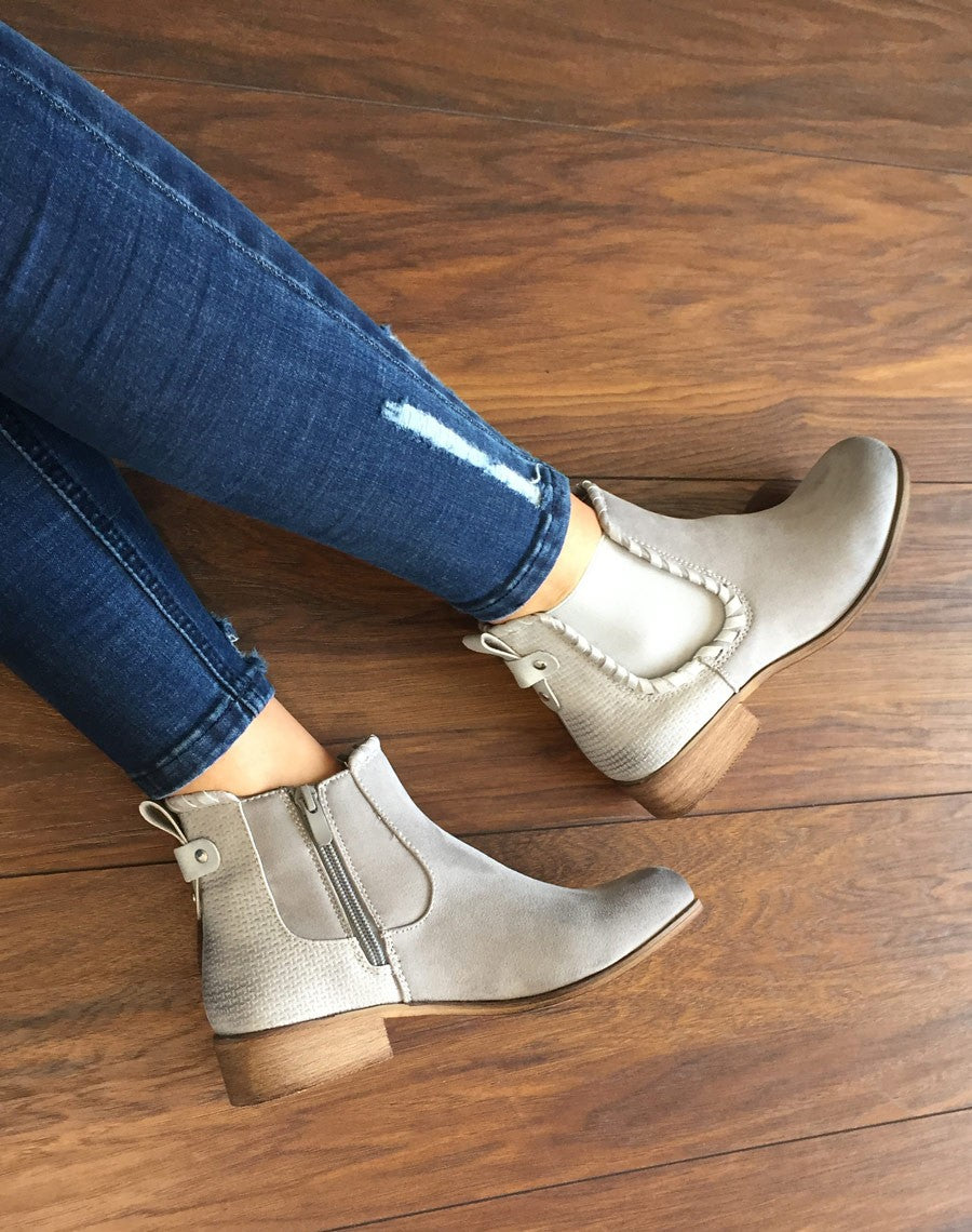 Bottines plates gris clair bi matières à détails