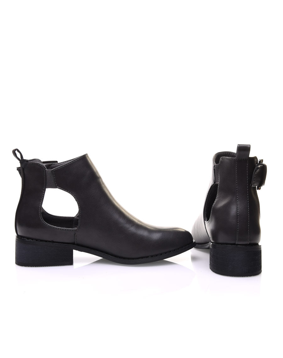 Bottines plates grises ajourées avec sangle