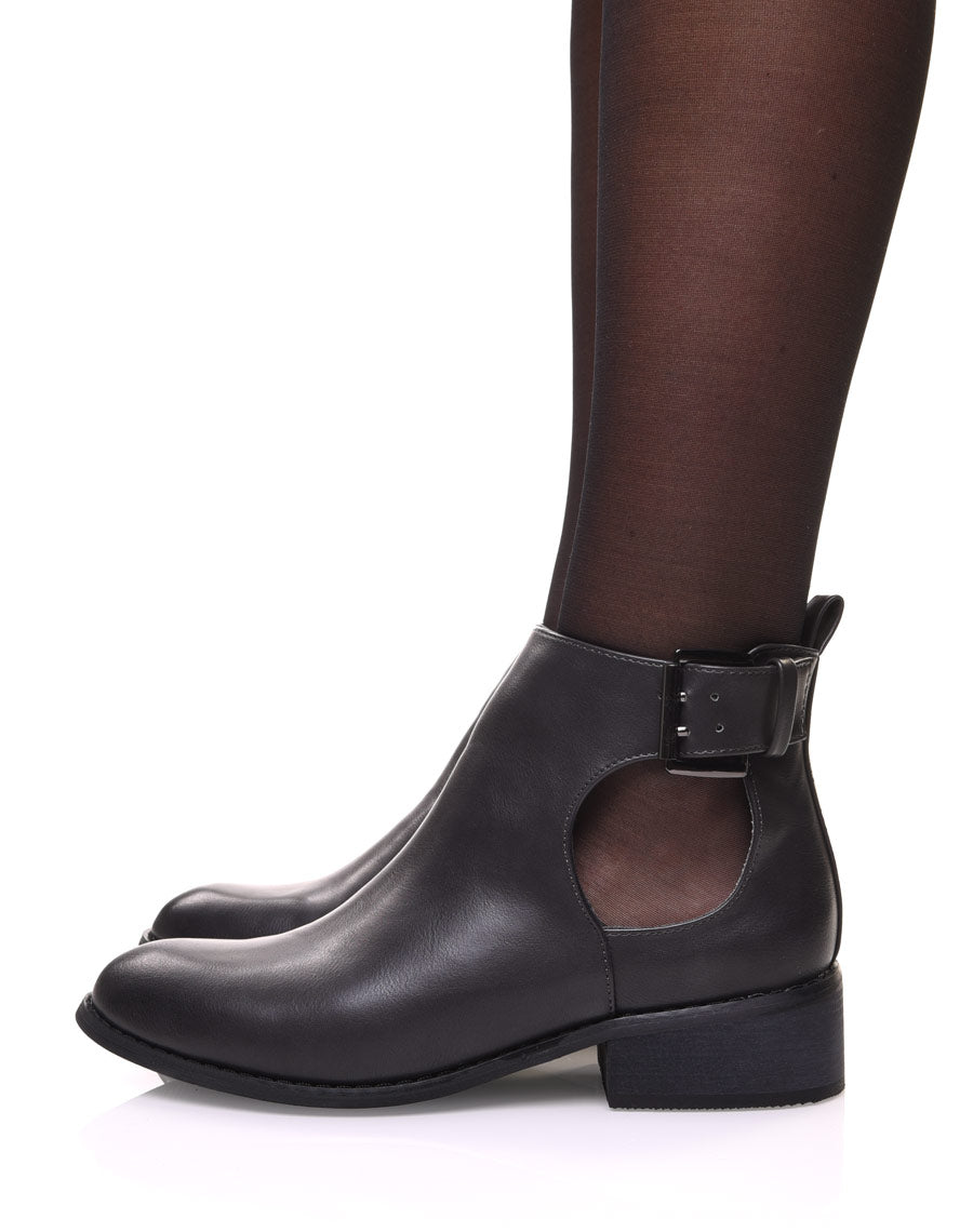 Bottines plates grises ajourées avec sangle