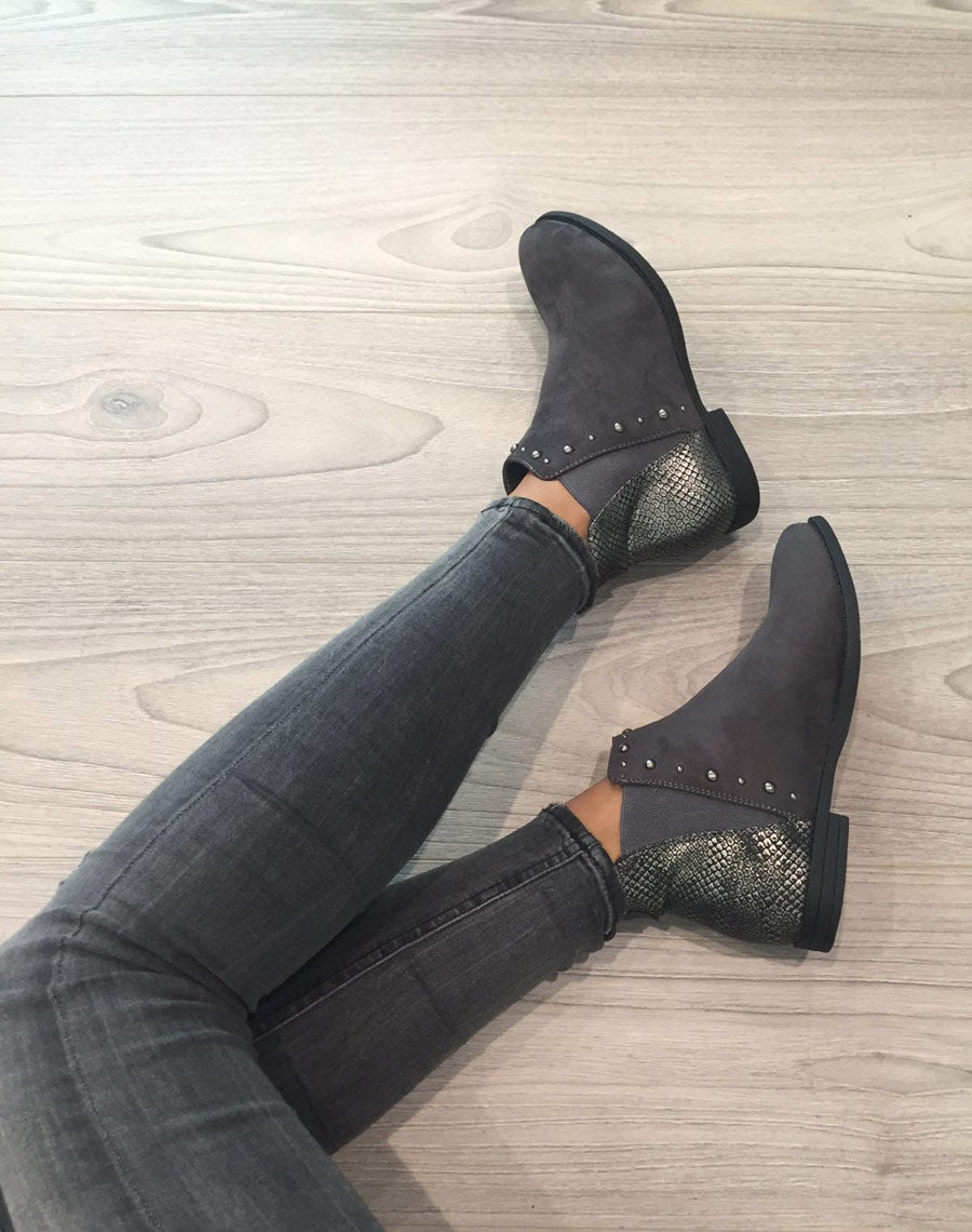 Bottines plates grises avec motifs python brillant