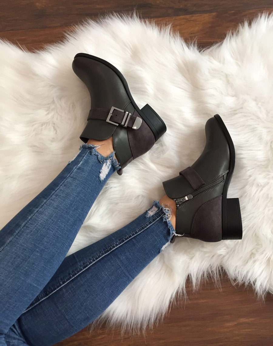 Bottines plates grises empiècements suédines