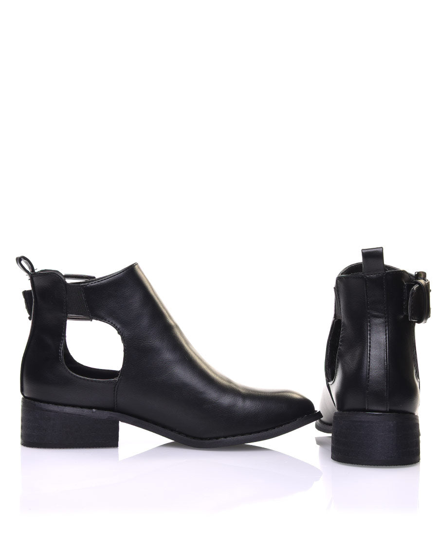Bottines plates noires ajourées avec sangle