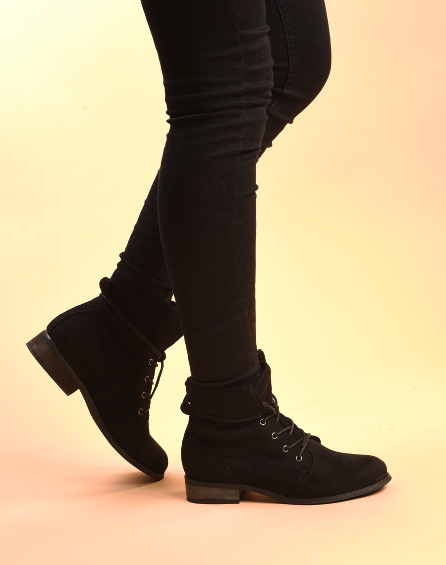 Bottines plates noires avec haut souple et lacets