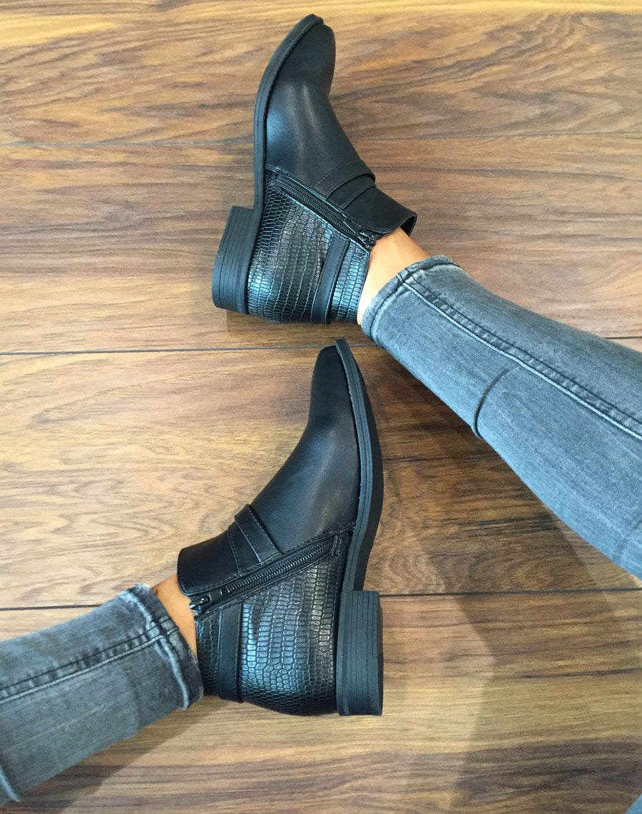 Bottines plates noires bi matières avec fines lanières