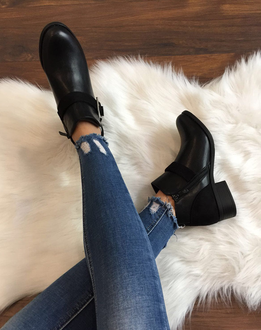 Bottines plates noires empiècements suédines