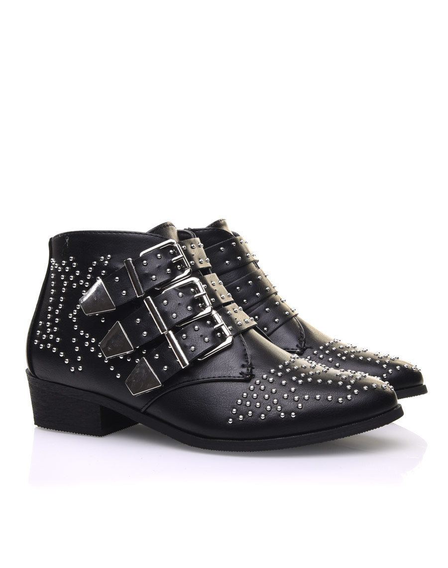 Bottines plates noires entièrement cloutées