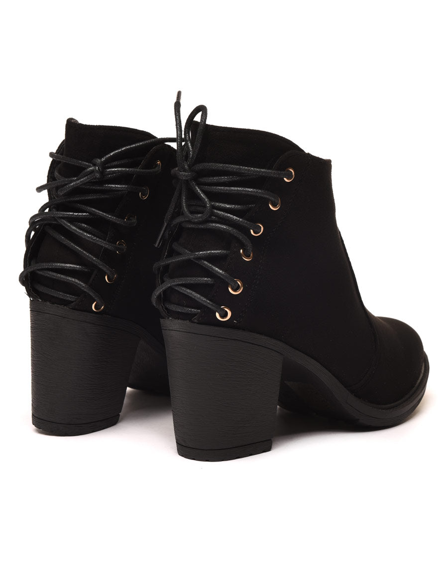 Bottines plates noires suédine à forme santiag