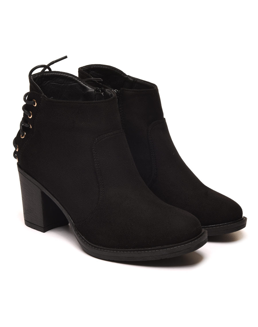 Bottines plates noires suédine à forme santiag