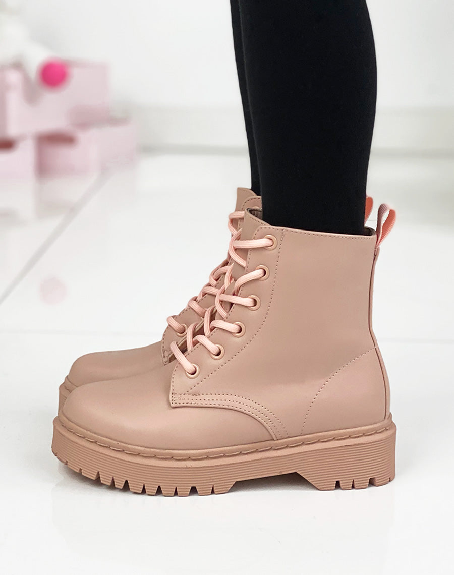Bottines rose clair à lacets