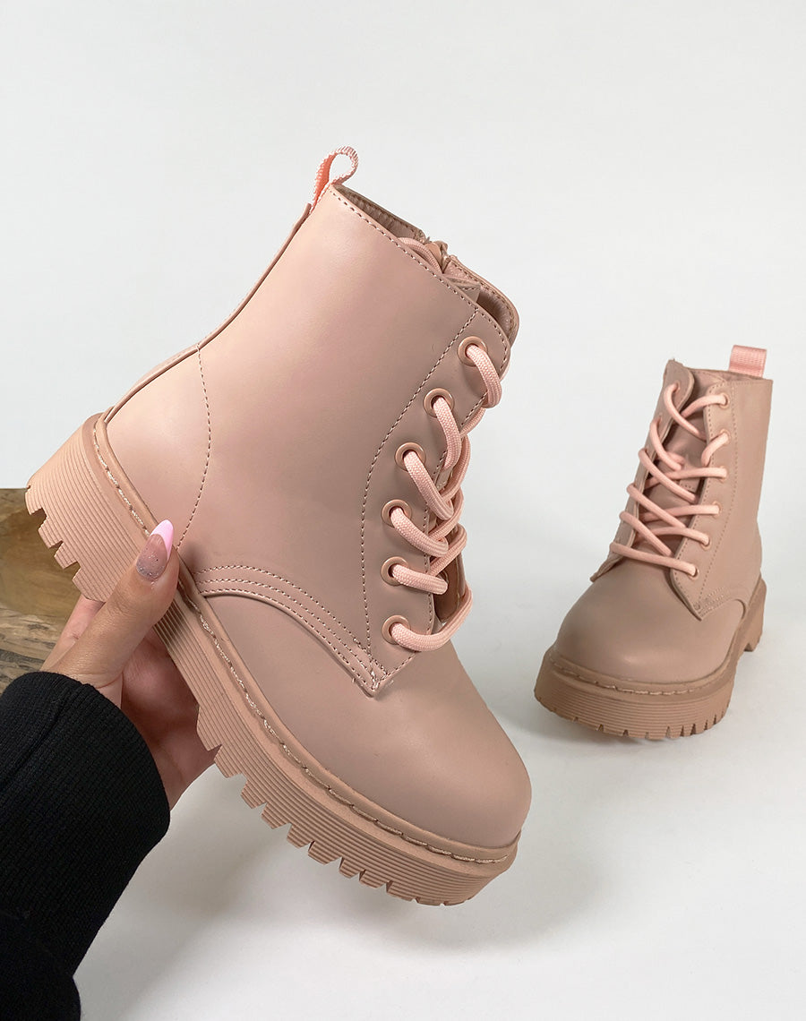 Bottines rose clair à lacets