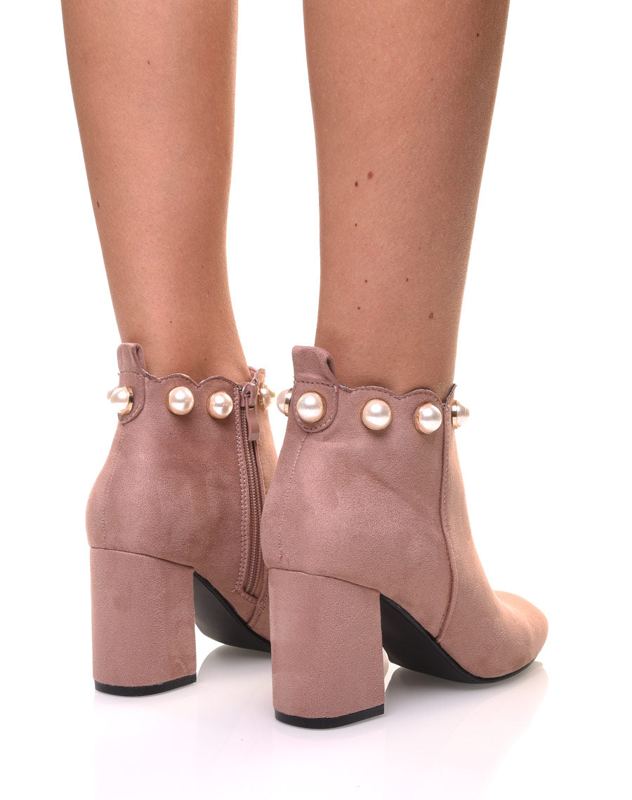 Bottines roses bordées de perles