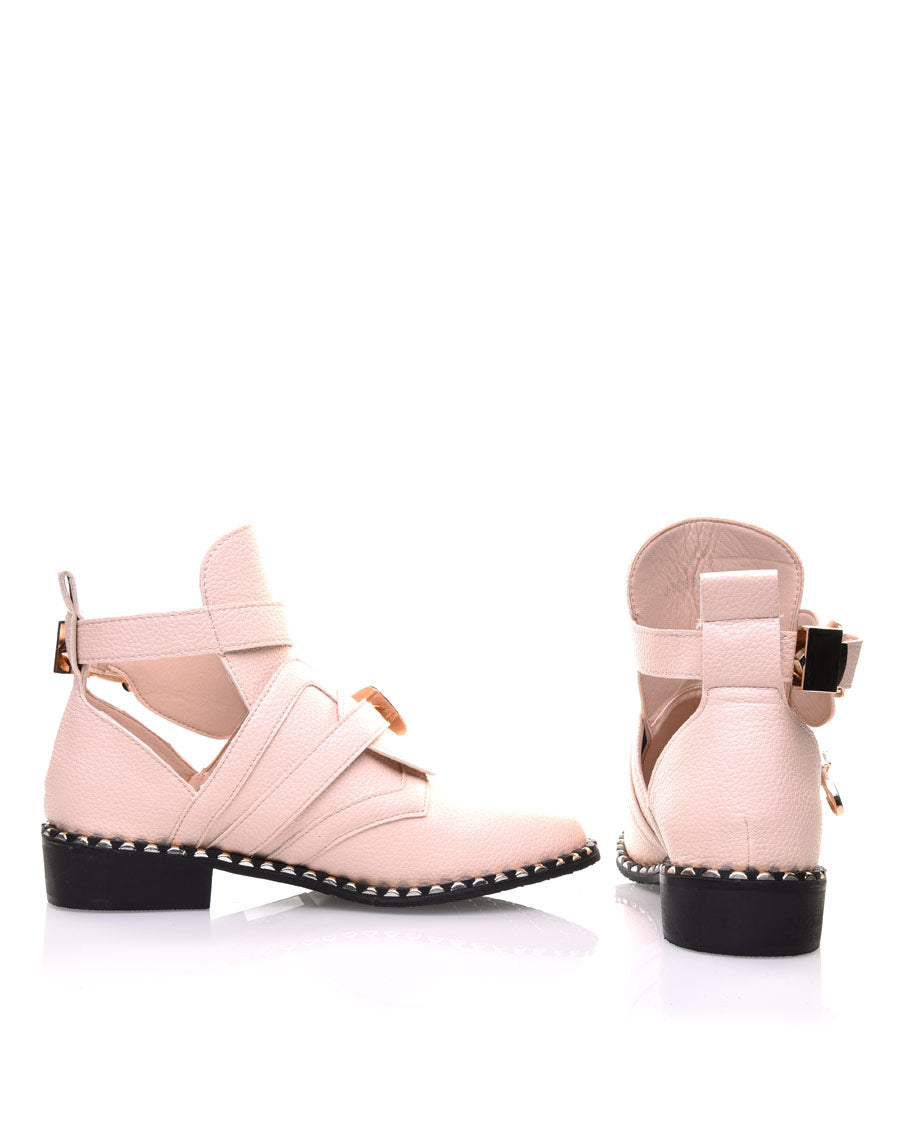 Bottines roses pales ajourées semelles cloutées