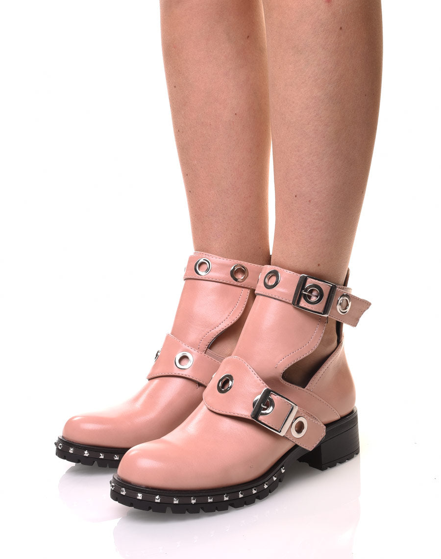 Bottines roses plates ajourées œillets