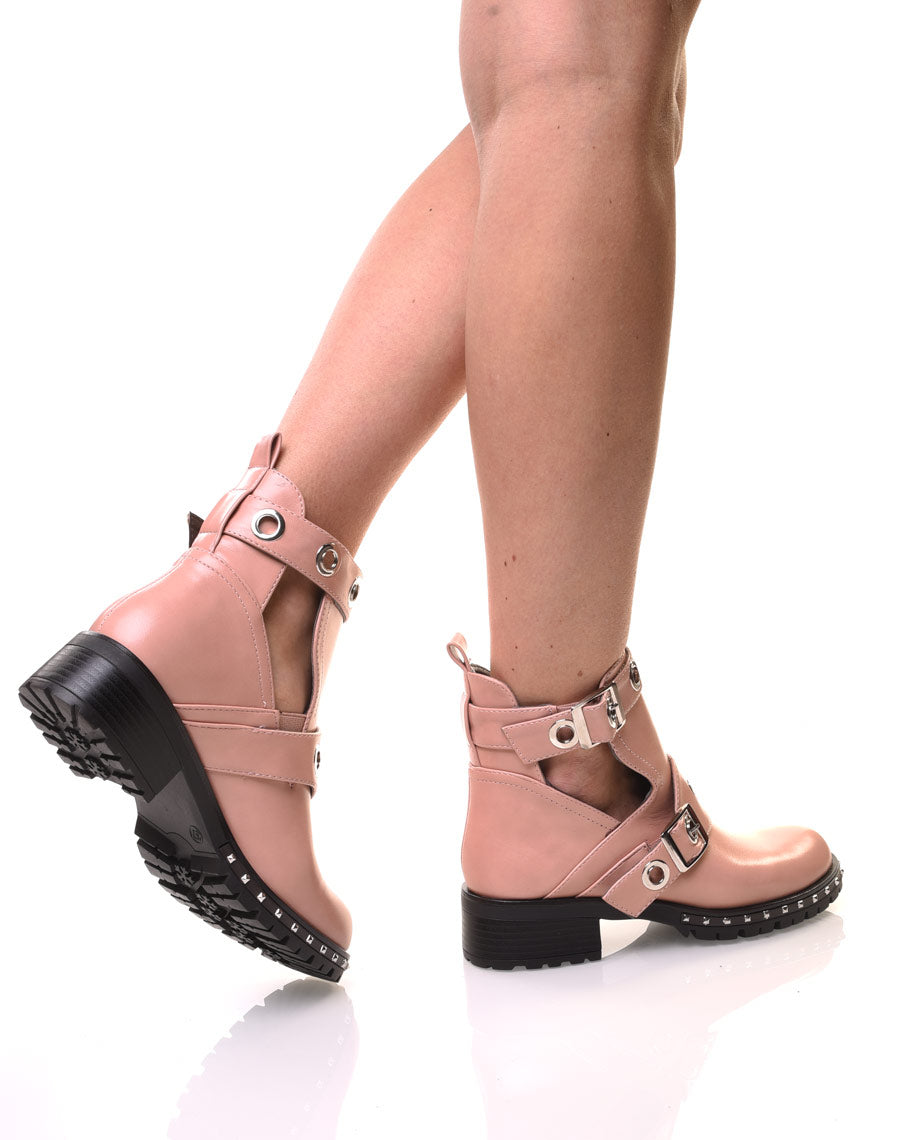 Bottines roses plates ajourées œillets