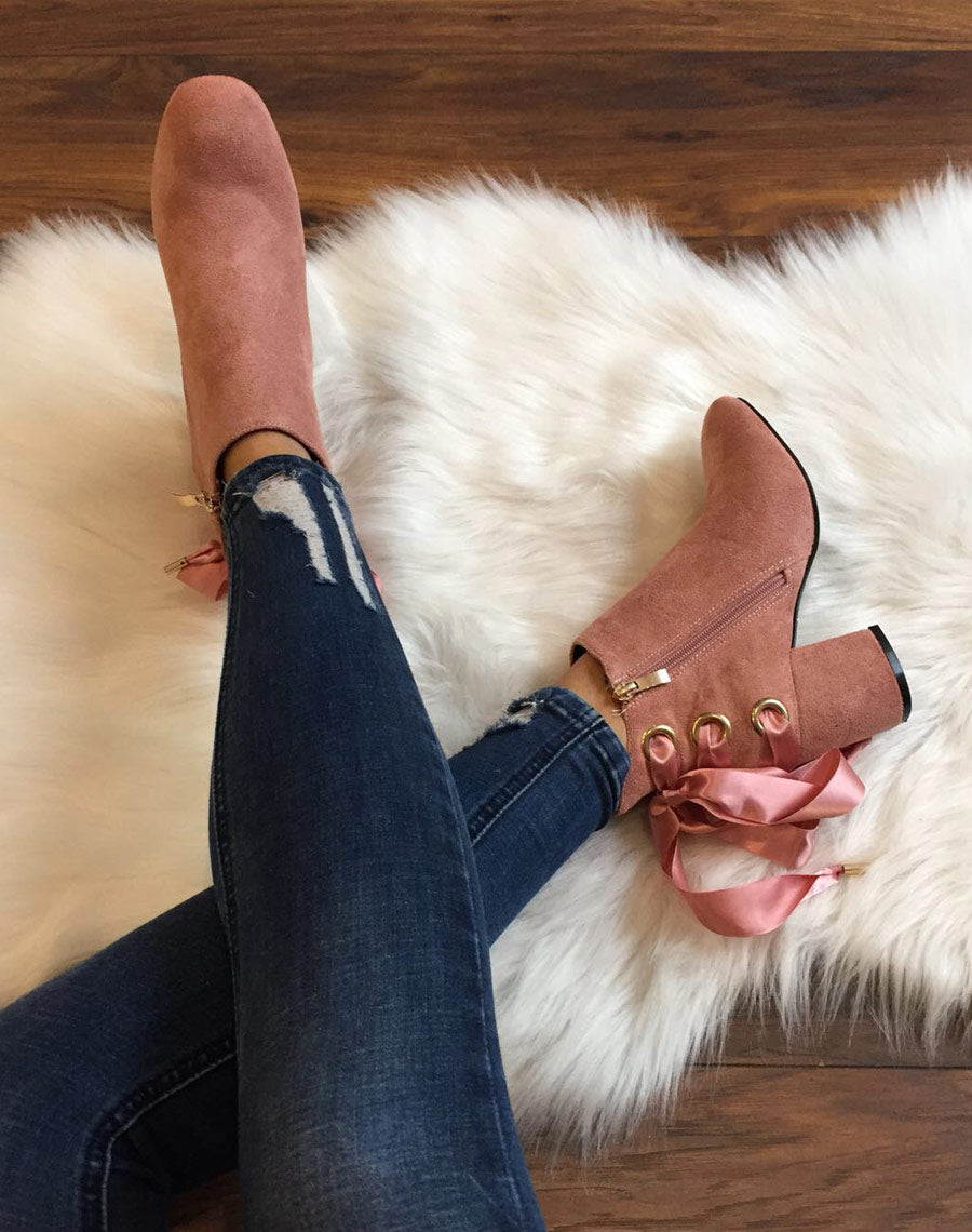 Bottines roses talons mi hauts lacets en satin