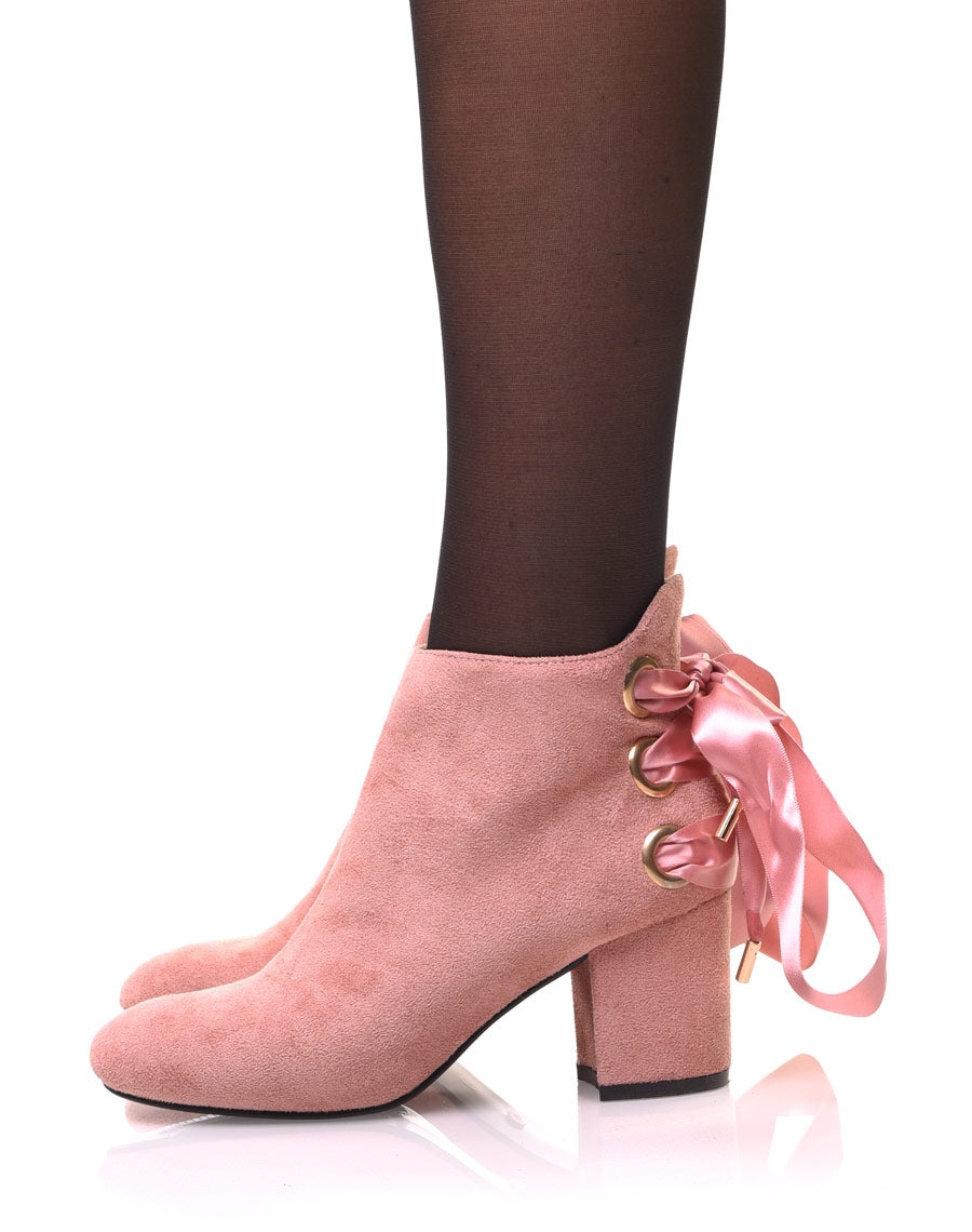 Bottines roses talons mi hauts lacets en satin